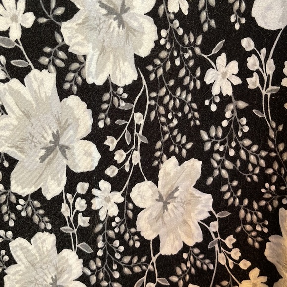 Old Navy Sleeveless Swing Dress - Picture 3 of 4